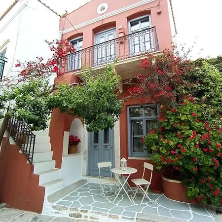 Moscha's Pink House In Chalki * Khalkíon