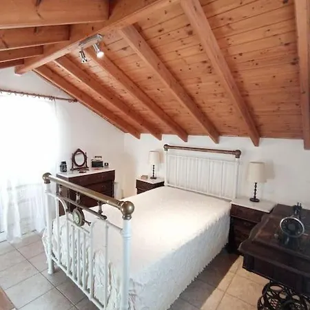 בית נופש Moscha's Pink House In Chalki