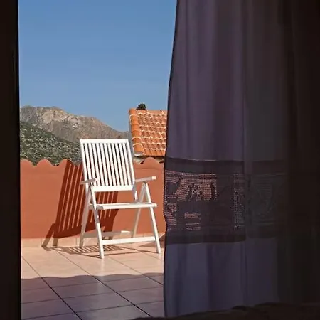 Moscha's Pink House In Chalki *