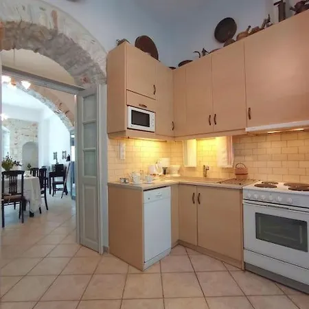 Moscha's Pink House In Chalki *