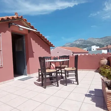 Moscha's Pink House In Chalki Khalkíon