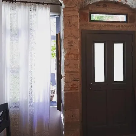 Moscha's Pink House In Chalki * Khalkíon